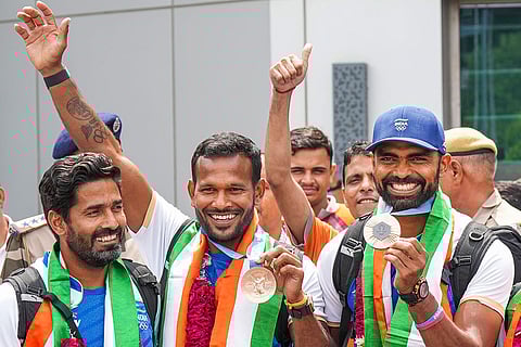 Hockey team arrives at Delhi airport