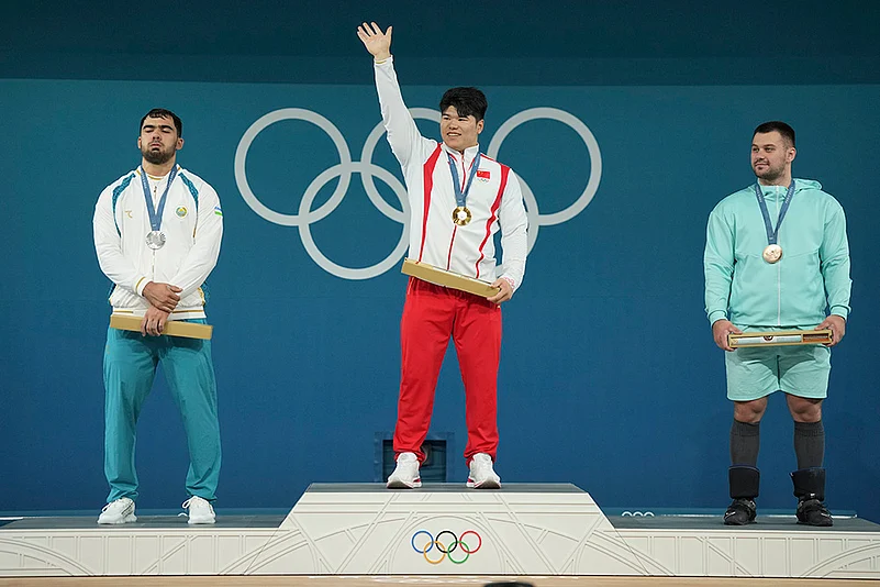 2024 Paris Olympics Weightlifting Medallists_mens 102kg weightlifting event
