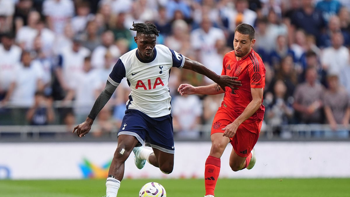 Bradley Collyer/AP : Tottenham Hotspur's Yves Bissouma, left, and Bayern Munich's Jamal Musiala challenge for the ball during the friendly soccer match between Tottenham Hotspur and Bayern Munich, at the Tottenham Hotspur Stadium