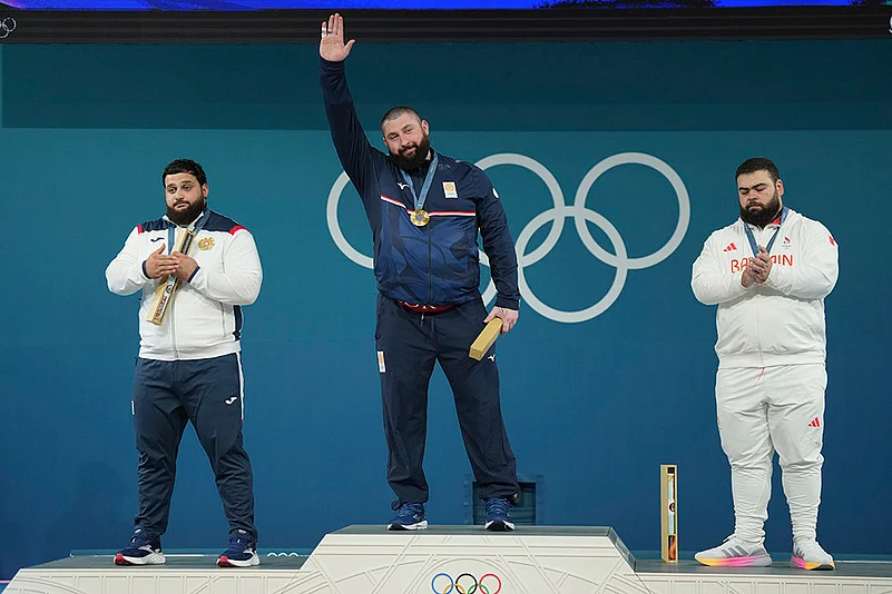 2024 Paris Olympics Weightlifting Medallists_mens +102kg weightlifting event