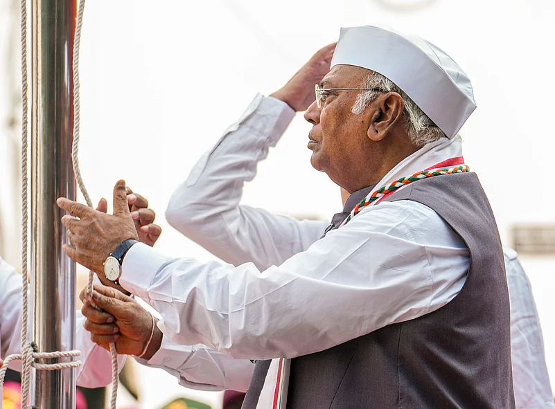Mallikarjun Kharge at I-Day celebrations at AICC HQ |