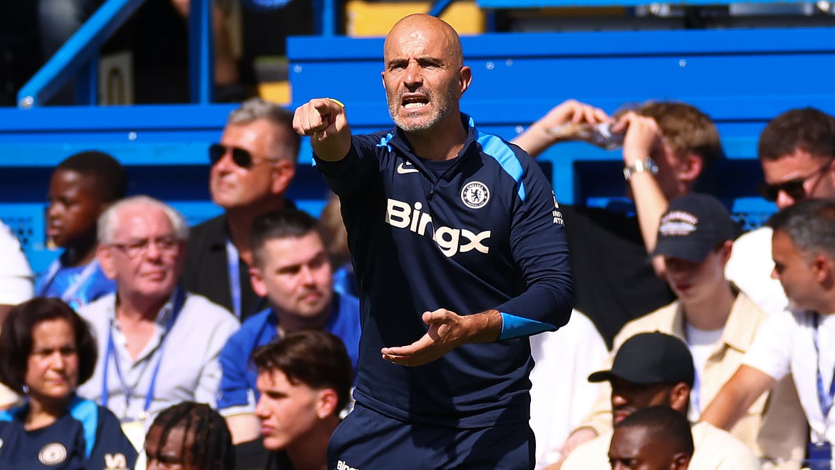 Enzo Maresca looks on during Chelsea's 1-1 friendly draw with Inter - null