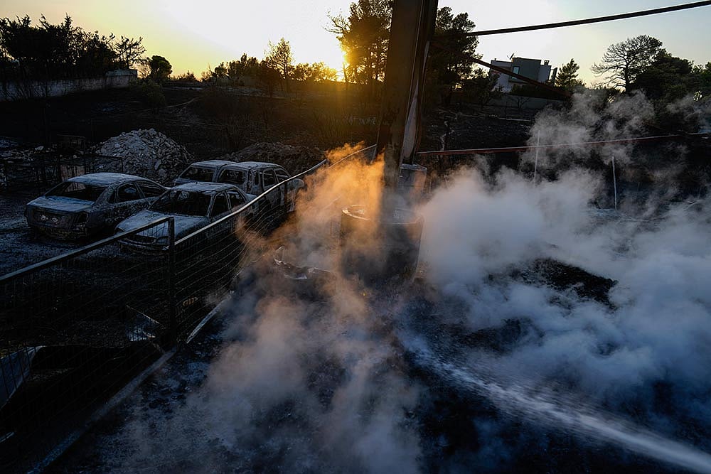 Photo: AP/Petros Giannakouris : Greece Wildfire