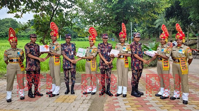 X/PTI : All-women India-Bangladesh Border Troops exchange I-Day greetings