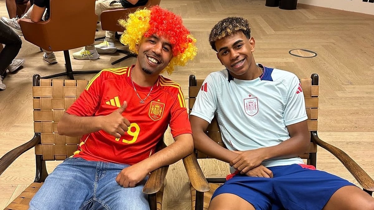 Lamine Yamal (right) with his father Mounir Nasraoui. - X/CentreGoals