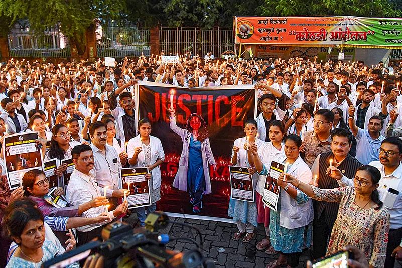 Doctors take part candle march to condemn the rape and killing of Kolkata doctor in Nagpur