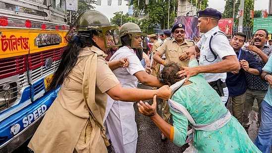 Clash between BJP workers and Kolkata police in Friday