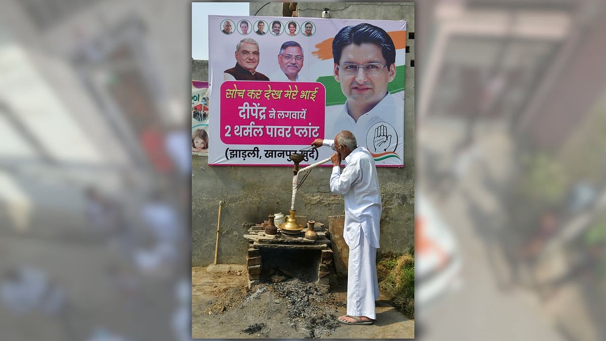 Haryana villager making his Hookah at Rohtak