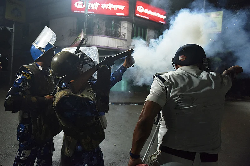 Kolkata doctor murder case: Police use tear gas during Doctors protest