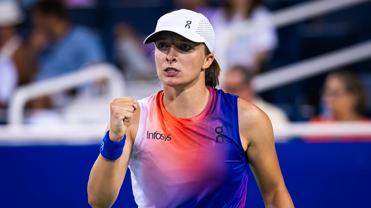 Iga Swiatek reached the quarter-finals of the Cincinnati Open with a straight sets win over Marta Kostyuk