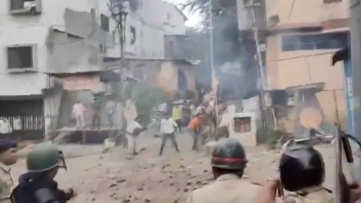 Protests Over Bangladeshi Hindu Attacks Turn Violent In Maharashtra 