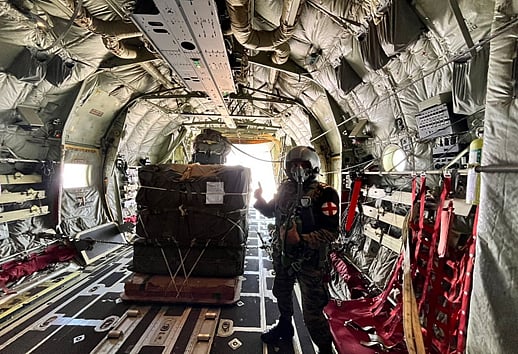 Army, IAK carry out para-drop operation of the Aarogya Maitri Health Cube