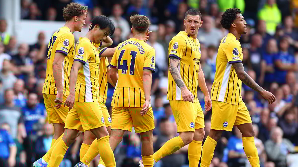 Brighton celebrate Mitoma's goal versus Everton