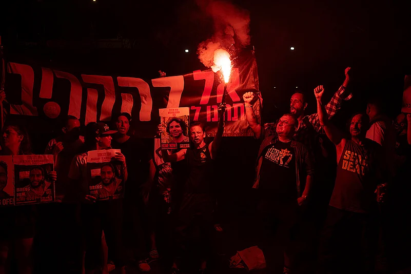 Israel-Hamas war: Israeli hostages families protest_6