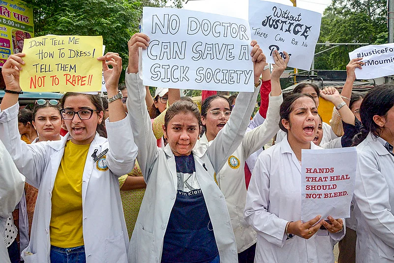 IMAs 24-hour nationwide strike over kolkata doctors rape murder case in Amritsar