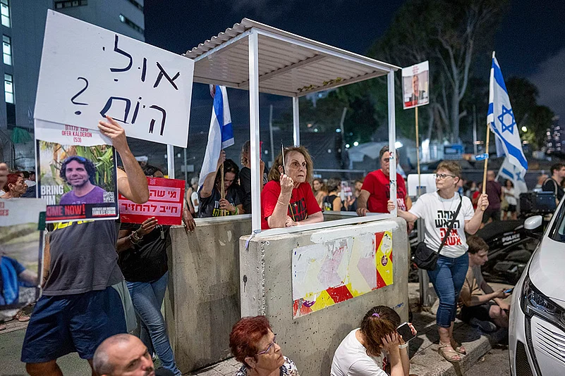 Israel-Hamas war: Israeli hostages families protest_3