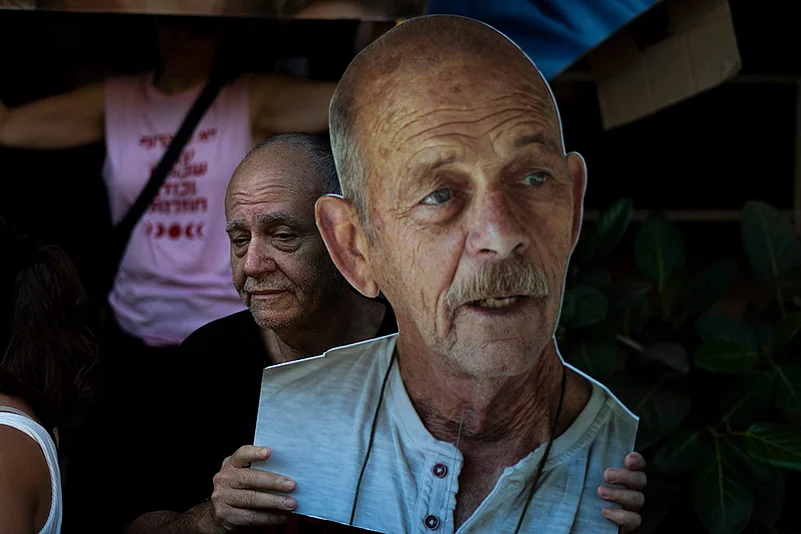 Israel-Hamas war: Israeli hostages families protest_8