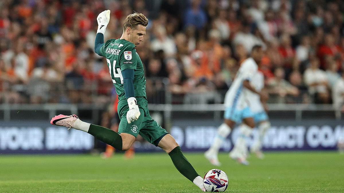 Thomas Kaminski was sent of in Luton's draw with Portsmouth - null