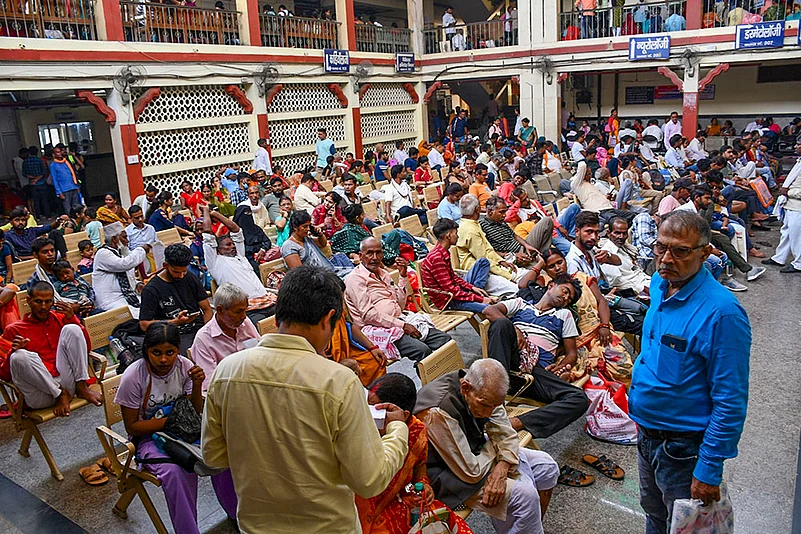Patients wait at BHU in Varanasi during Doctors strike over the incident at RG Kar Medical College