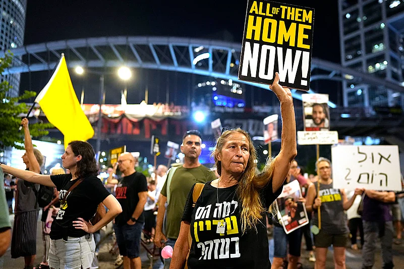 Israel-Hamas war: Israeli hostages families protest_9