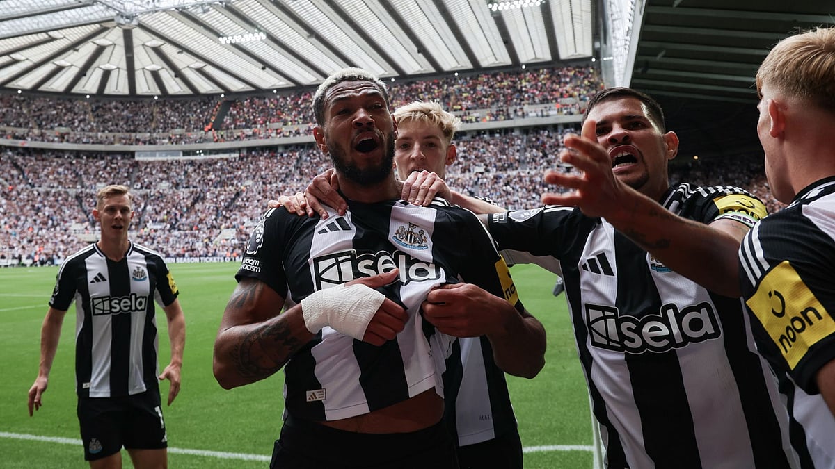 Joelinton celebrates his goal - null