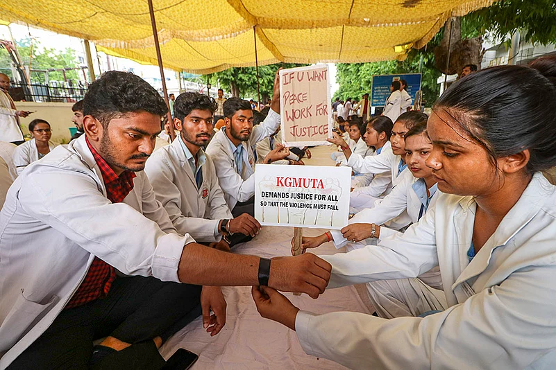 IMAs 24-hour nationwide strike over kolkata doctors rape murder case in Lucknow