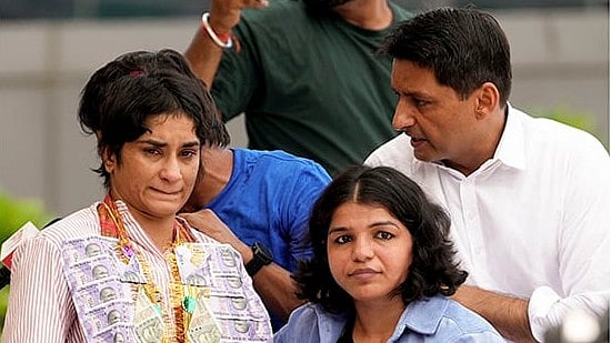 Wrestler Vinesh Phogat gets emotional on her arrival after Paris Olympics heartbreak - | Photo: PTI/Ravi Choudhary