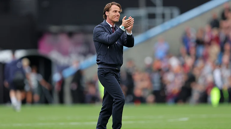 Scott Parker applauds the Burnley fans after victory over Cardiff - null