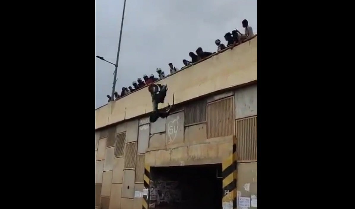 crowd throws bike from bengaluru flyover