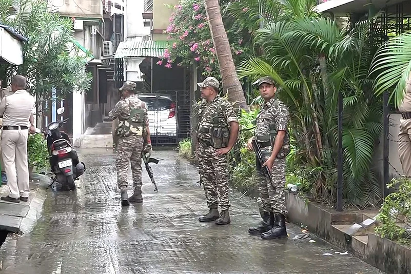 Security personnel guard as CBI team visits RG Kar Hospital incident victims house
