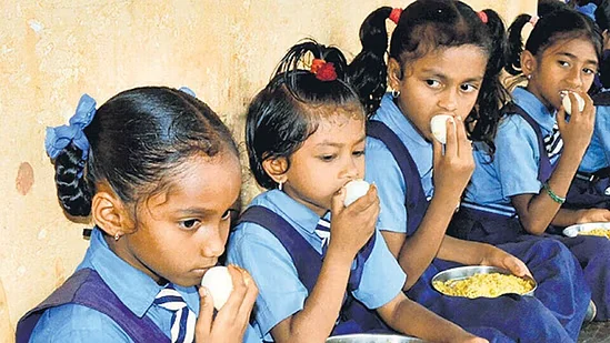 80 students hospitalized in maharashtra