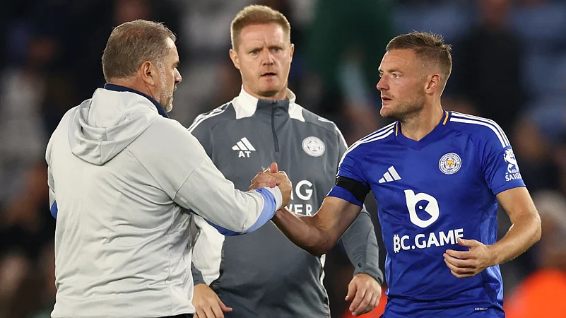 Ange Postecoglou shakes hands with Jamie Vardy