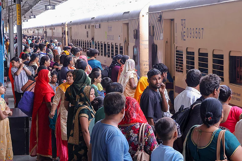 Crowd at Mathura Cantt railway station on the occasion of Raksha Bandhan festival