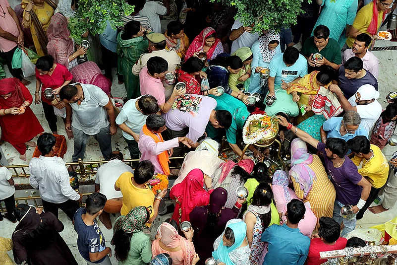 Devotees offer prayers at Aap Shambhu Temple on last Somwar of Shravan month