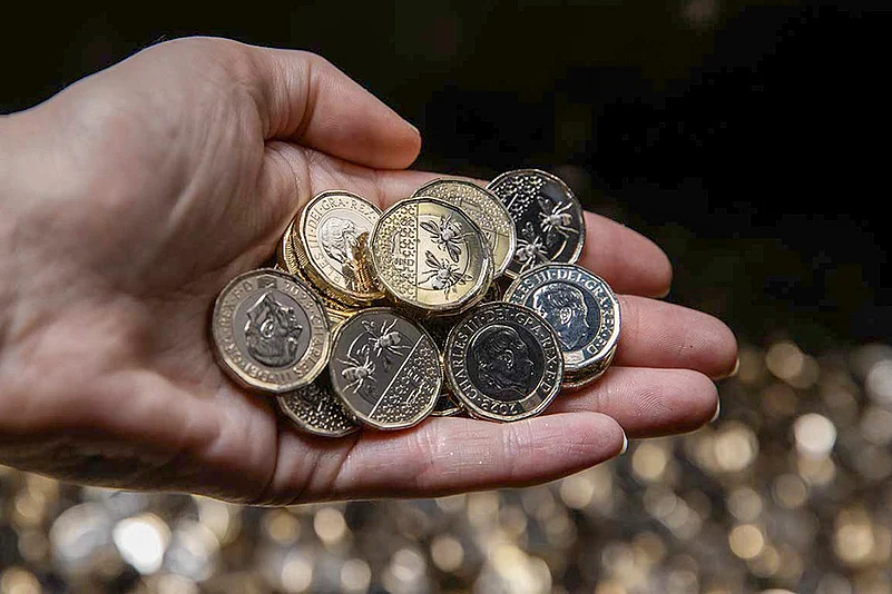 One-pound coins featuring King Charles, British bees