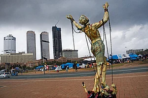 Photo: Getty Images : Island in Crisis: A view of the GotaGoGama camp during Sri Lanka’s economic crisis in 2022