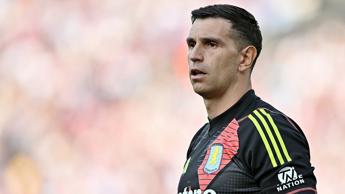 Emiliano Martinez has penned a new deal at Villa Park - null