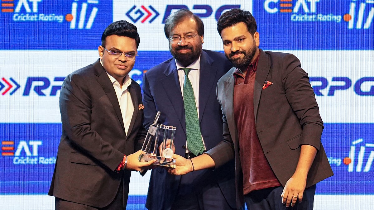 RPG Group chairman Harsh Goenka (centre) and BCCI secretary Jay Shah (left) present the CEAT Men's International Cricketer of the Year award to Rohit Sharma in Mumbai on Wednesday (August 21, 2024). - PTI/Kunal Patil