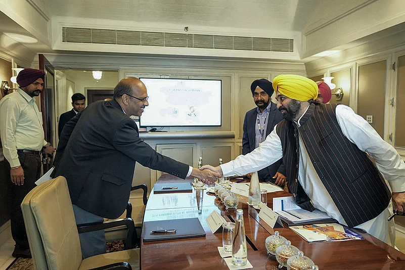 Punjab Chief Minister Bhagwant Mann with officials of Sun Pharma in Mumbai