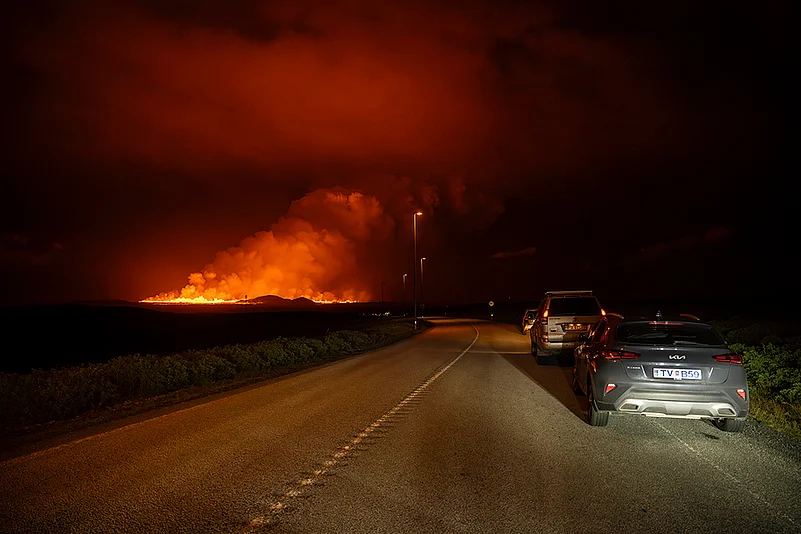 Iceland Volcano Eruption_Iceland Svartsengi Volcanic System Fissure Erupts_3