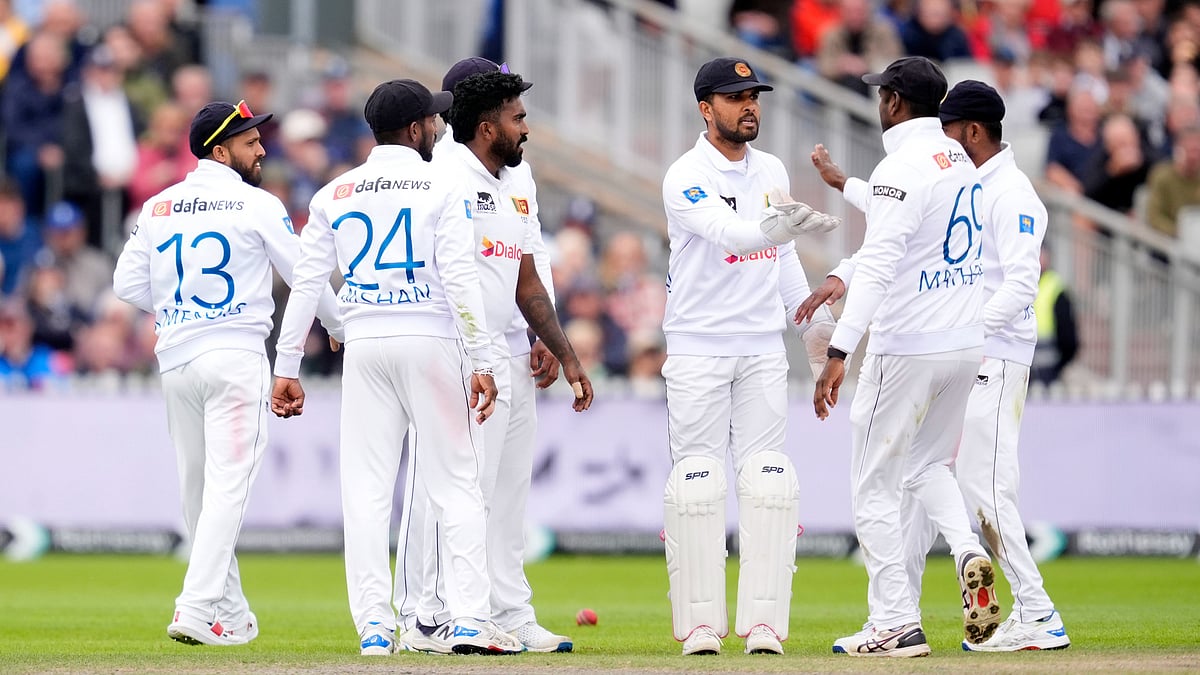 Sri Lankas Dinesh Chandimal, centre, celebrates catching out Englands Joe Root. AP Photo