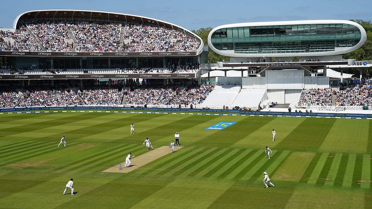 X/@HomeOfCricket : A Test match being played at the Lord's