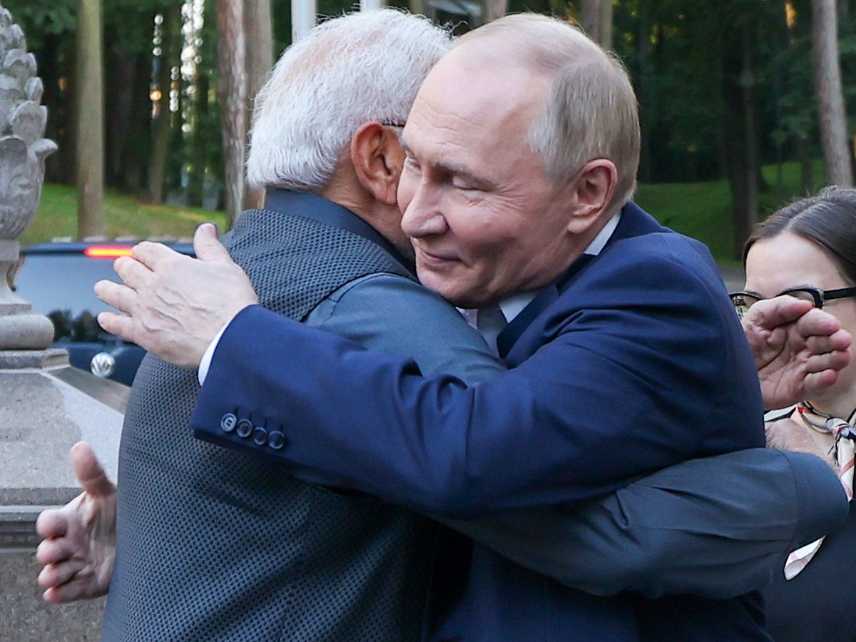 Modi putin hug jaishankar