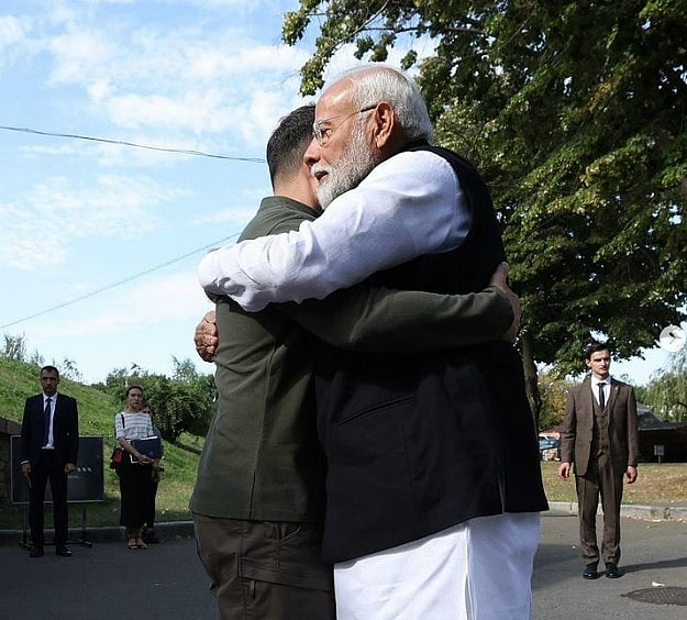 Zelenskyy modi hug
