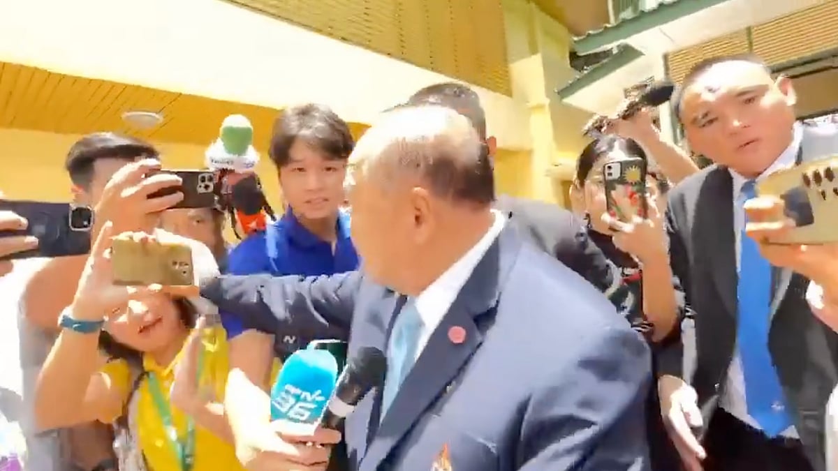 Thai Politician Slaps Female Journalist On Camera