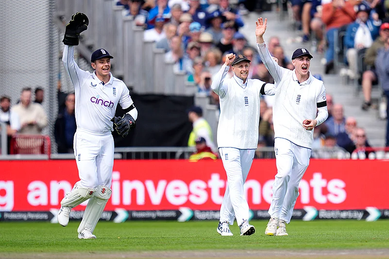 England and Sri Lanka 1st Test Day 3_Harry Brook celebrates the catch of Dimuth Karunaratne