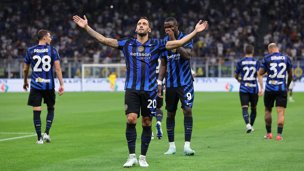 Hakan Calhanoglu netted a penalty in Inter's 2-0 win over Lecce