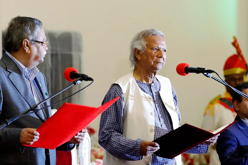 President Mohammed Shahabuddin administers the oath to Muhammad Yunus