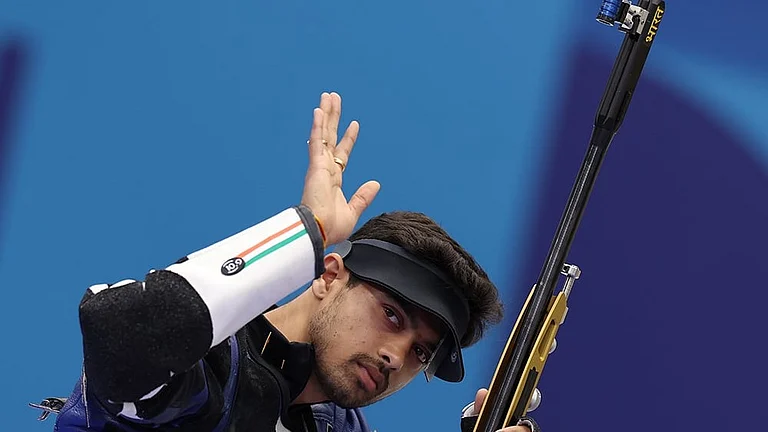 Swapnil Kusale of India during Paris 2024 Olympic Games Shooting - | Photo: EPA-EFE/VASSIL DONEV VIA PTI