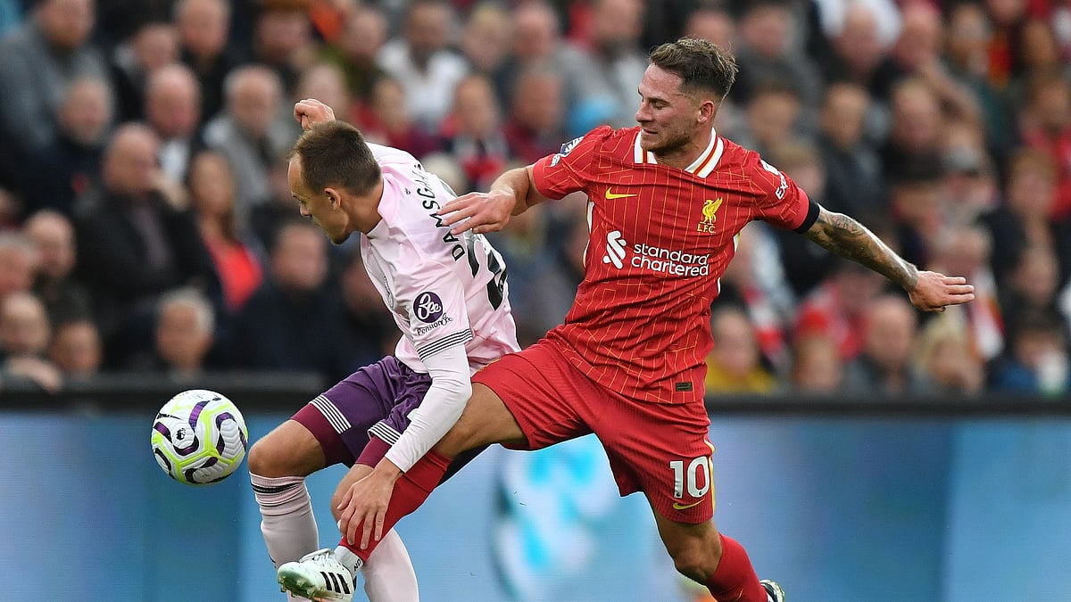 Alexis Mac Allister battling for the ball during Liverpool's 2-0 win over Brentford - null